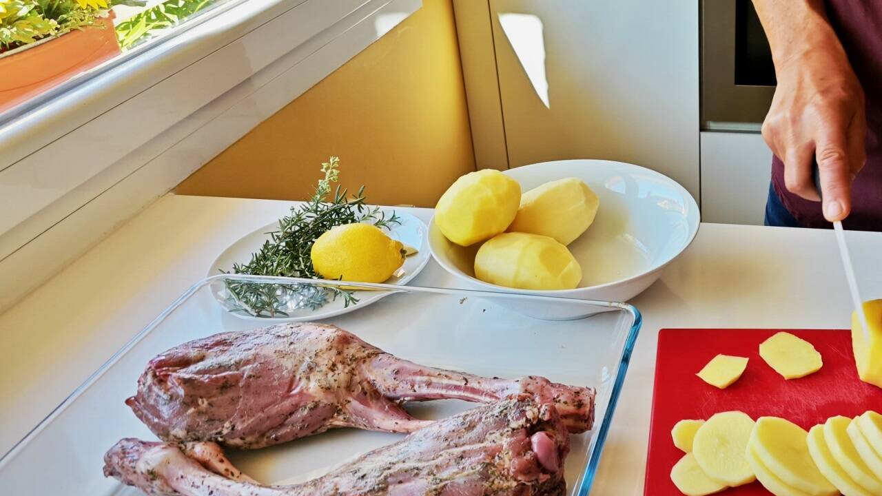 90 Minuten bei 180 Grad garen, dann bis zu 30 Minuten bei 220 Grad rösten.   90 Minuten bei 180 Grad garen, dann bis zu 30 Minuten bei 220 Grad rösten.