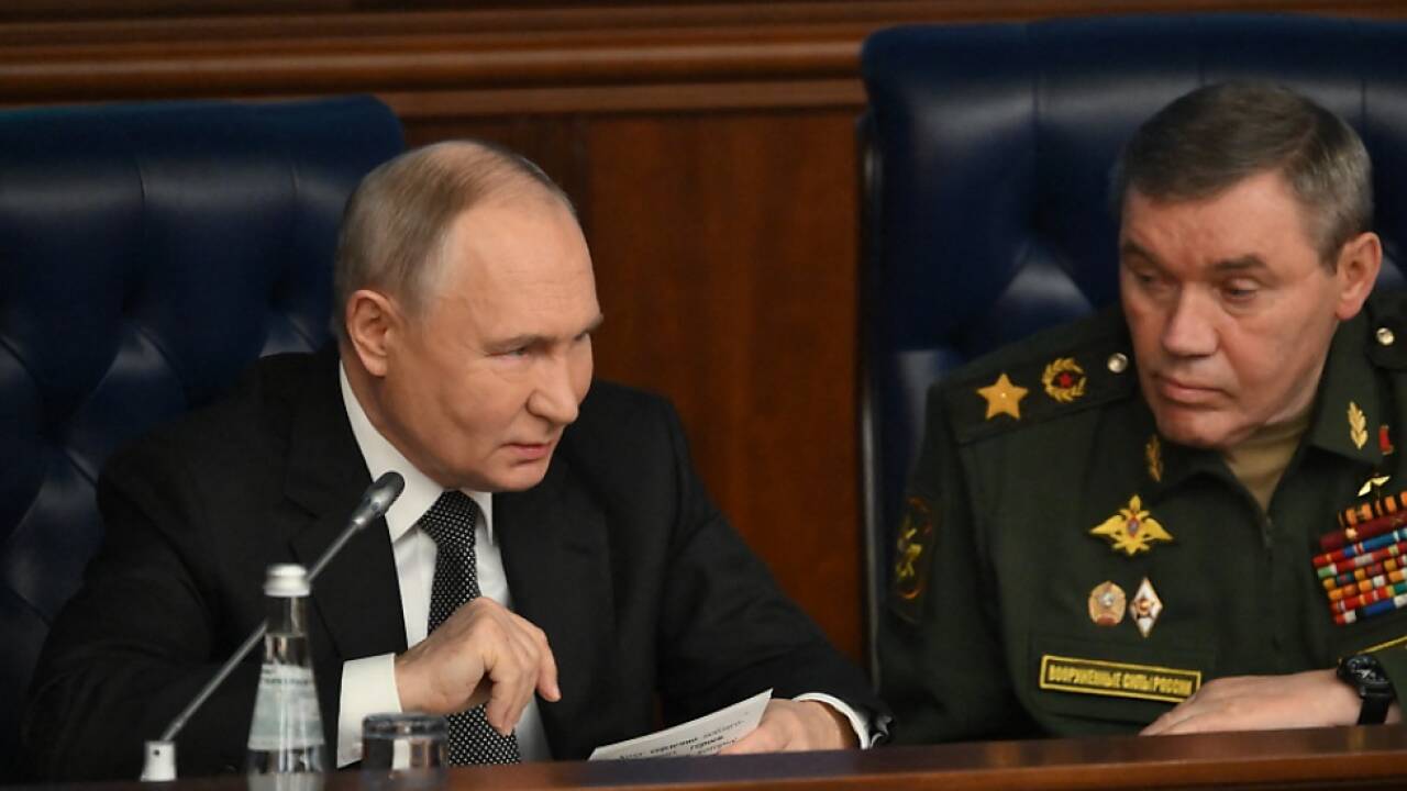 Putin (l.) mit Generalstabschef Waleri Gerasimow Putin (l.) mit Generalstabschef Waleri Gerasimow