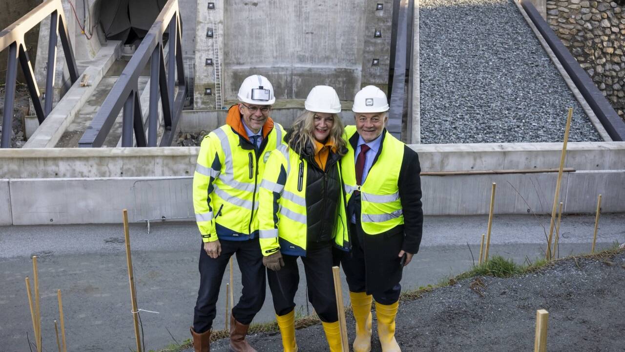 Von links beim Nordportal in der Sillschlucht: BBT-Vorstand Österreich, Martin Gradnitzer; Tunnelpatin Sillschlucht, Katharina Willi; BBT-Vorstand Italien, Gilberto Cardola.  
