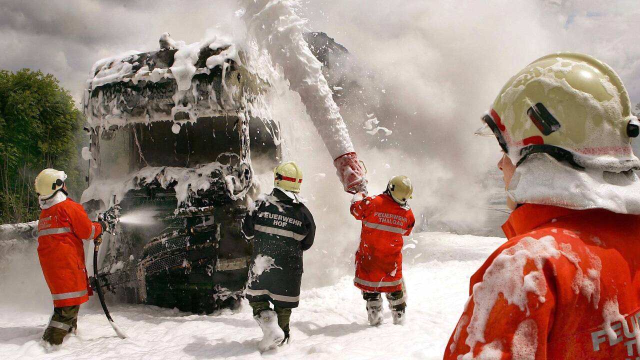 Bei der Feuerwehr gibt es viele Einsatzmöglichkeiten – auch für ältere Kräfte, die mit 65 oder 70 Jahren noch aktiv mithelfen wollen. Bei der Feuerwehr gibt es viele Einsatzmöglichkeiten – auch für ältere Kräfte, die mit 65 oder 70 Jahren noch aktiv mithelfen wollen.