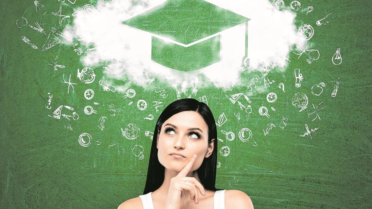 Studienwahl stellt viele junge Menschen vor große Herausforderungen. Die Vielzahl an Angeboten kann überwältigend wirken, doch der richtige Weg beginnt mit Selbstkenntnis und ehrlicher Selbsteinschätzung. Studienwahl stellt viele junge Menschen vor große Herausforderungen. Die Vielzahl an Angeboten kann überwältigend wirken, doch der richtige Weg beginnt mit Selbstkenntnis und ehrlicher Selbsteinschätzung.