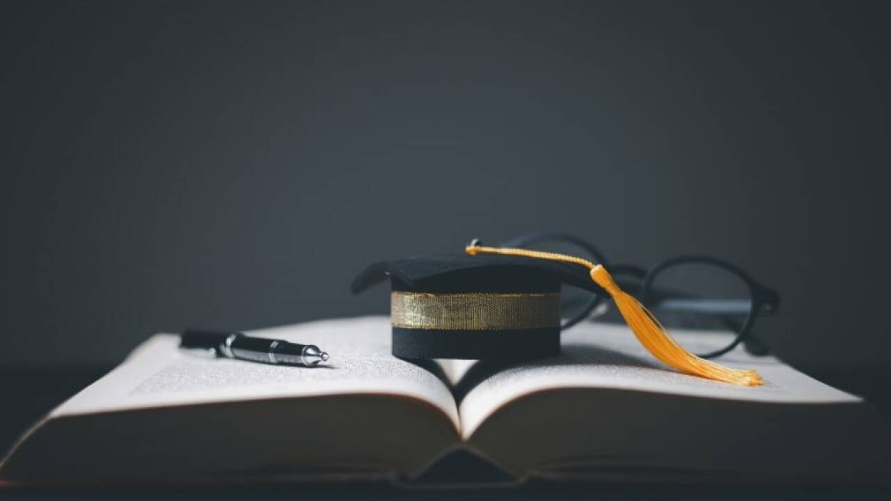 Der Studienbeginn in Salzburg bringt für viele Erstsemester eine spannende Zeit voller neuer Erfahrungen mit sich. Tipps, wie man zu praktischen Informationen rund um das Thema „Studium in Salzburg“ kommt. 
