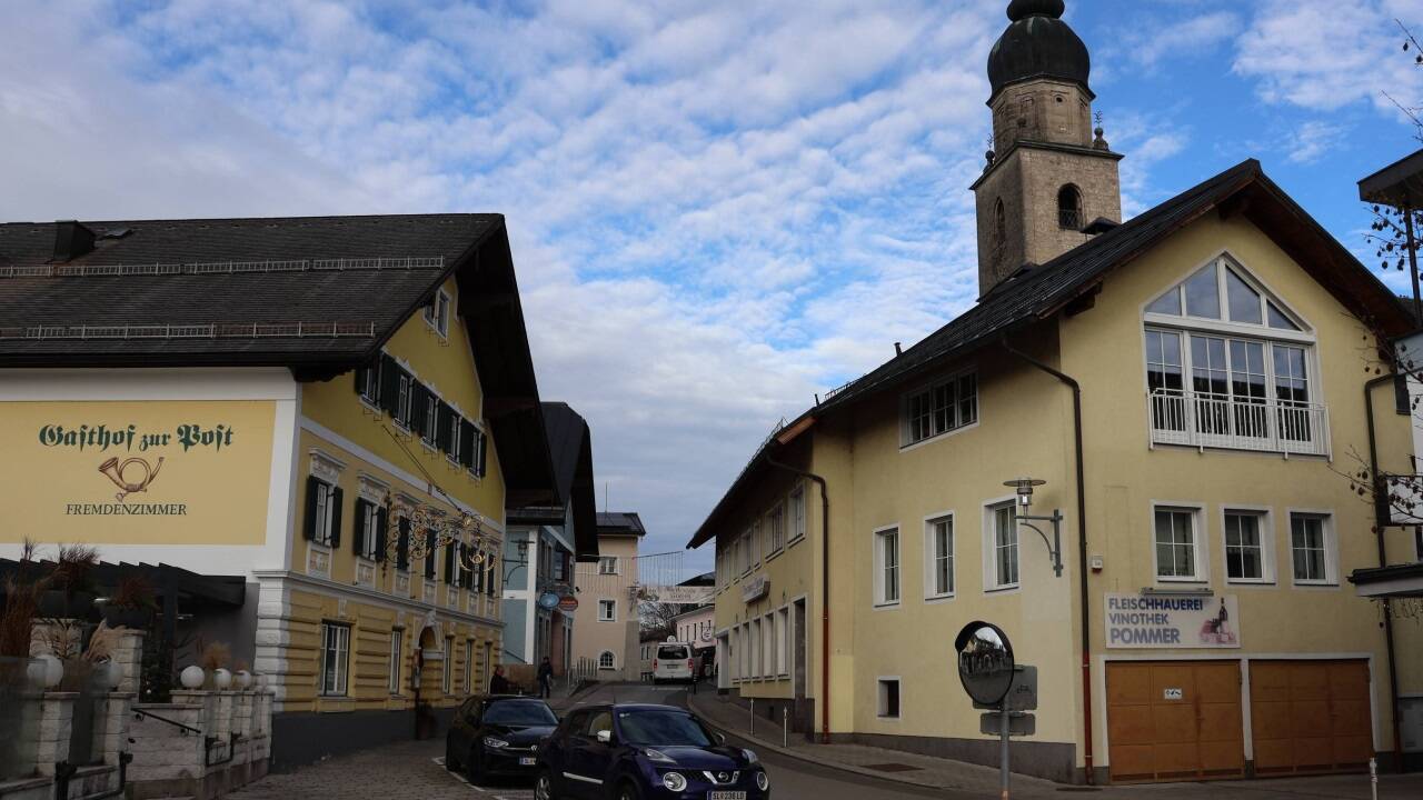 In der Bezirkshauptstadt Seekirchen hat die Gemeindevertretung einstimmig das Budget in Höhe von 43 Millionen Euro beschlossen. Trotz schwieriger Rahmenbedingungen werde weiter in Bildung, Sicherheit und Infrastruktur investiert. 