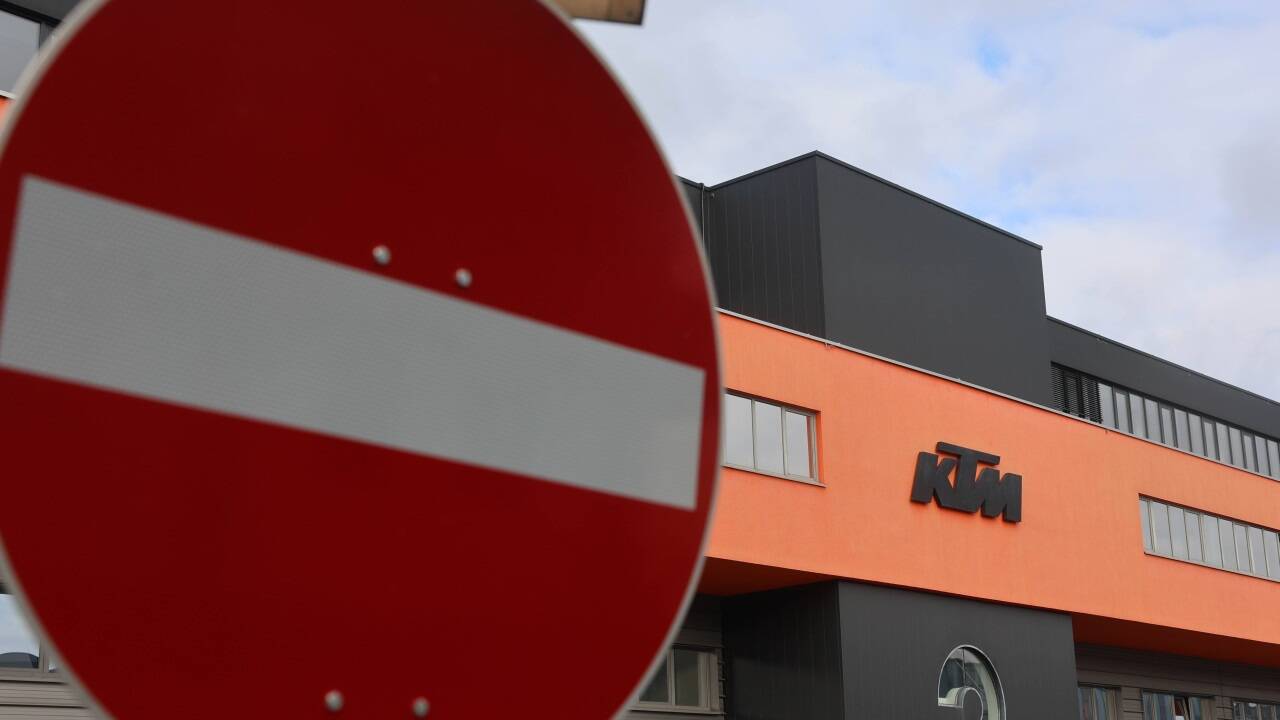 KTM beschäftigt in Mattighofen 3700 Mitarbeiter.   KTM beschäftigt in Mattighofen 3700 Mitarbeiter.