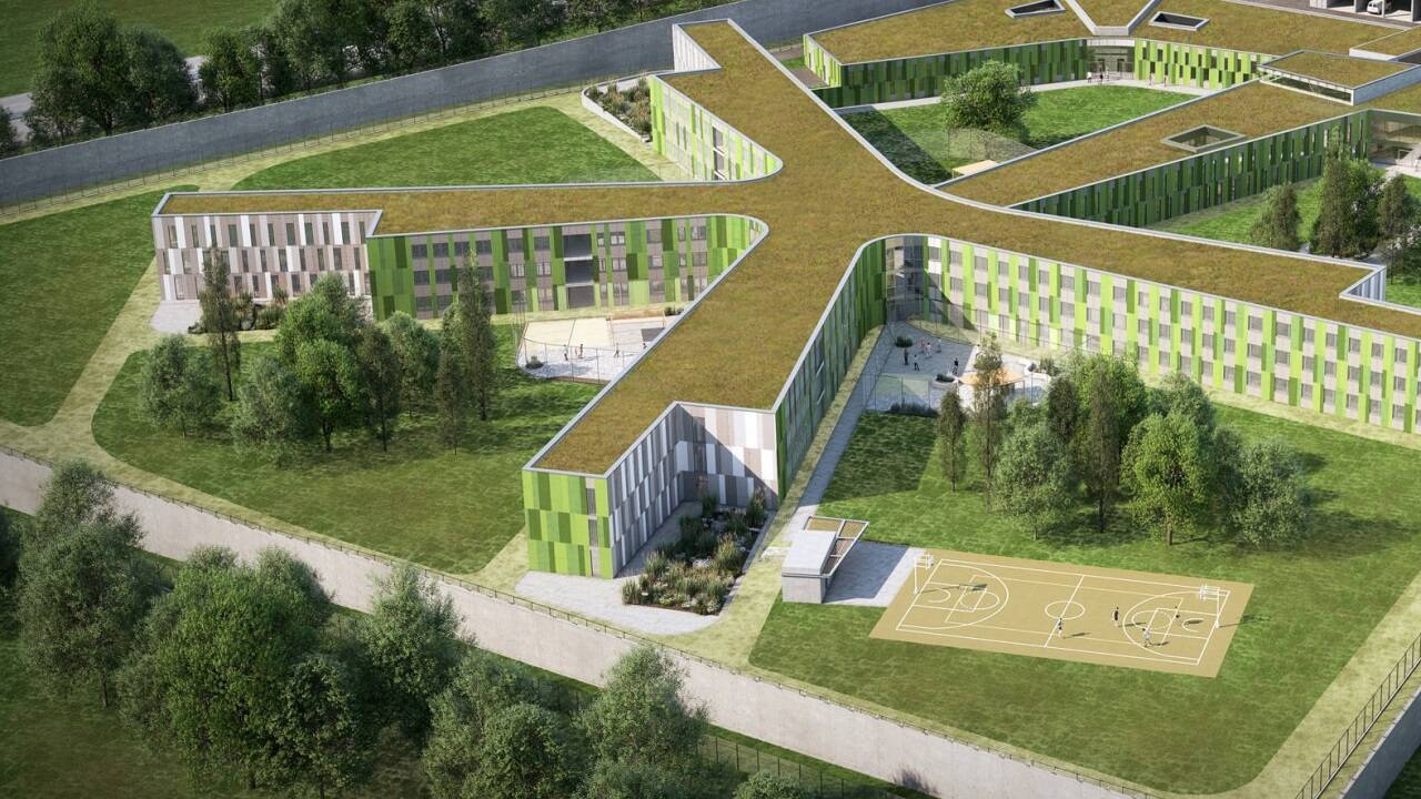 Die Justizanstalt Klagenfurt wurde als sternförmiges Hauptgebäude mit fünf Armen und Grünflächen dazwischen konzipiert.  Die Justizanstalt Klagenfurt wurde als sternförmiges Hauptgebäude mit fünf Armen und Grünflächen dazwischen konzipiert.