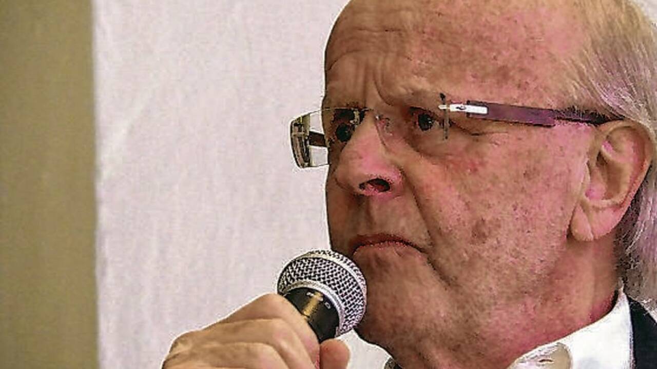 Obmann Friedl Bahner (hier bei seiner Verabschiedung Ende 2015) war fast 30 Jahre lang die treibende Kraft hinter dem Kulturforum – und dem kulturellen Geschehen in Hallein.   