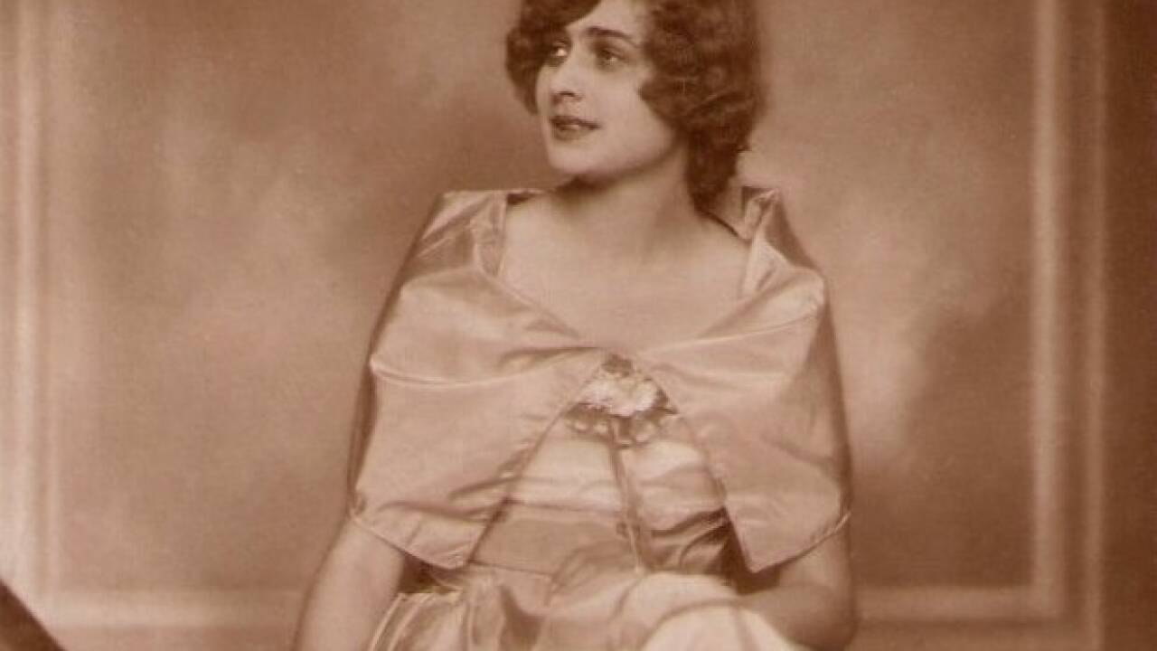 <strong>1920:</strong> In der Berliner Schauburg wird der deutsche Stummfilm „Sklaven fremden Willens“, mit Lee Parry (Im Bild) und Bela Lugosi in den Hauptrollen, uraufgeführt. 