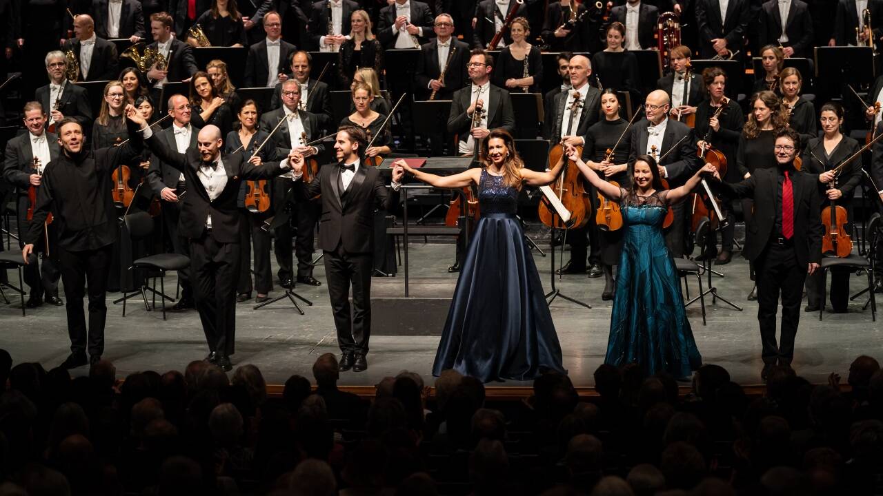 Dirigent Roberto González-Monjas, Solisten Theodore Platt, Matteo Ivan Rasic, Stepanka Pucalkova, Christina Landshamer und Bachchor-Leiter Benjamin Hartmann  Dirigent Roberto González-Monjas, Solisten Theodore Platt, Matteo Ivan Rasic, Stepanka Pucalkova, Christina Landshamer und Bachchor-Leiter Benjamin Hartmann