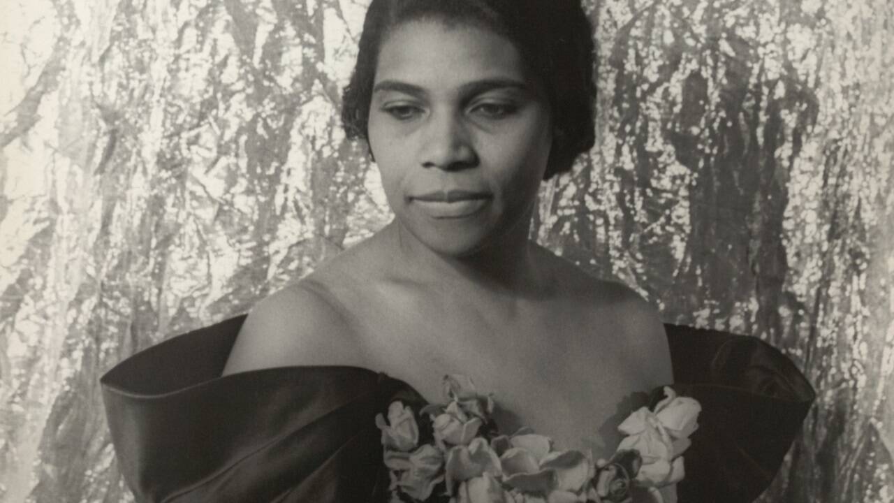1955: Zum ersten Mal singt eine Afroamerikanerin - Marian Anderson - eine führende Rolle in der Metropolitan Opera in New York: Ulrica im „Maskenball“ von Guiseppe Verdi. 