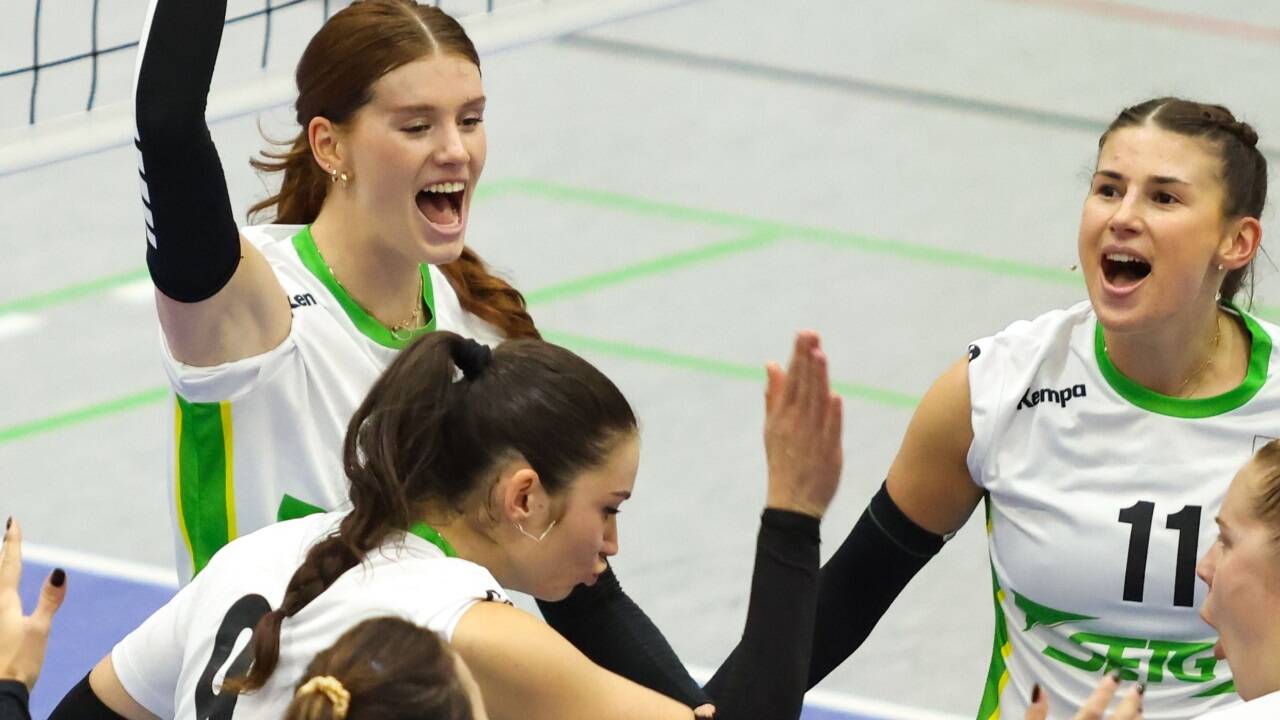 Jubel bei den PSVBG-Damen um Ashley Ditchfield (hinten links) 