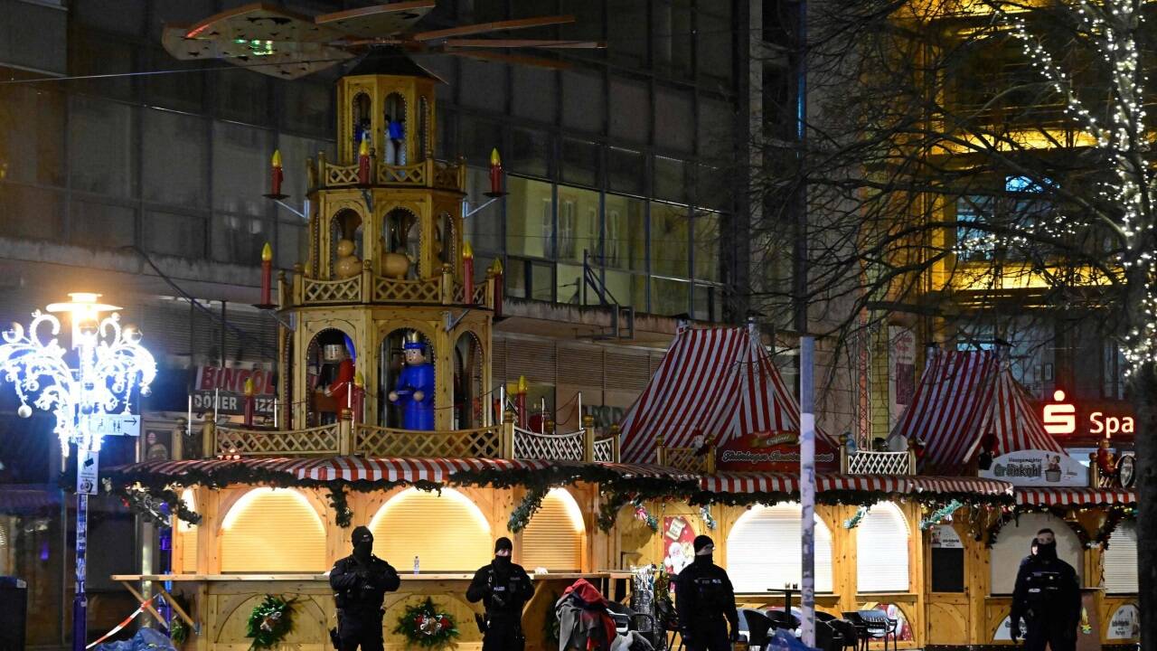 Einsatzkräfte beim Magdeburger Weihnachtsmarkt 