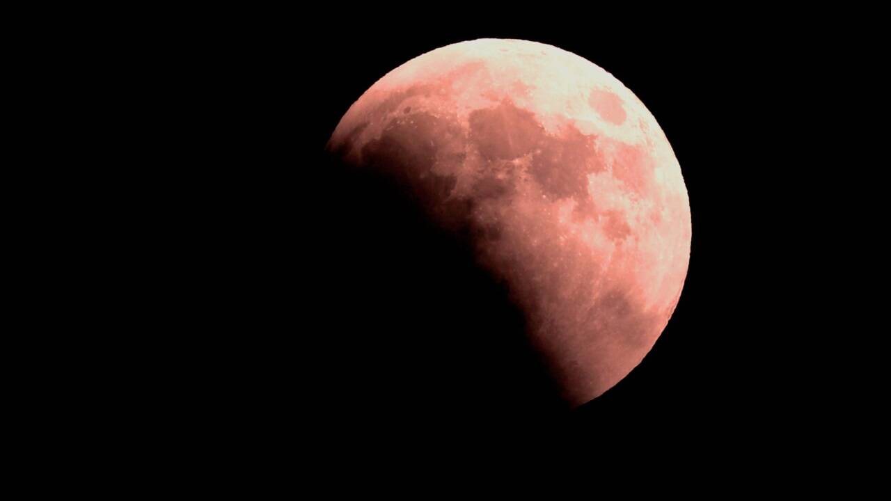 Archivaufnahme einer Mondfinsternis.  