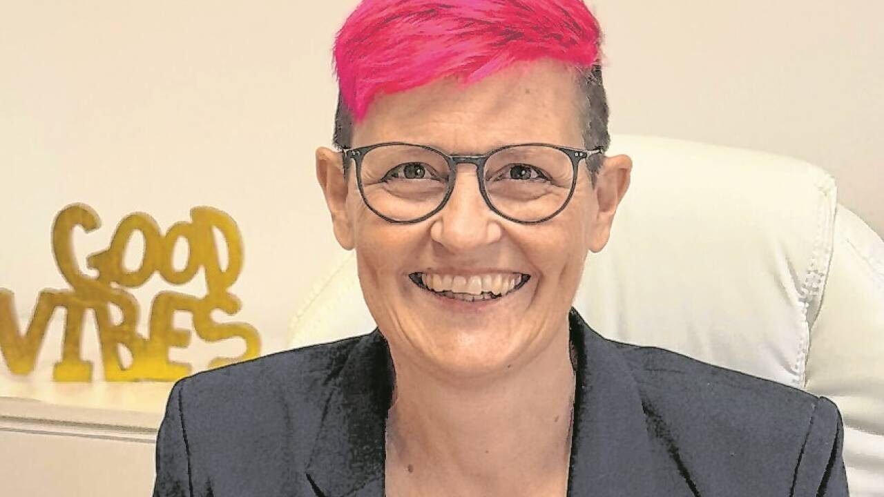 Petra Lehner beschäftigt sich in ihrem aktuellen Sachbuch „Schluss mit Bullshit-Storys“ mit dem inneren Kritiker – und wie wir ihm Herr werden.   Petra Lehner beschäftigt sich in ihrem aktuellen Sachbuch „Schluss mit Bullshit-Storys“ mit dem inneren Kritiker – und wie wir ihm Herr werden.