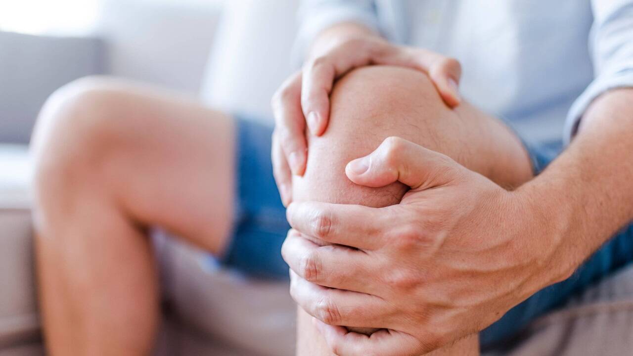 Mit Bewegung und speziellen Übungen lässt sich das Knie trainieren, um möglichst beschwerdefrei Sportarten wie Skifahren ausüben zu können. Mit Bewegung und speziellen Übungen lässt sich das Knie trainieren, um möglichst beschwerdefrei Sportarten wie Skifahren ausüben zu können.