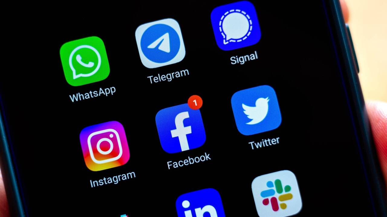 „Emotionen sind gut fürs Geschäft, weshalb in der Regel nur minimal moderiert wird“, erklärt der Internetsoziologe Stephan G. Humer. 