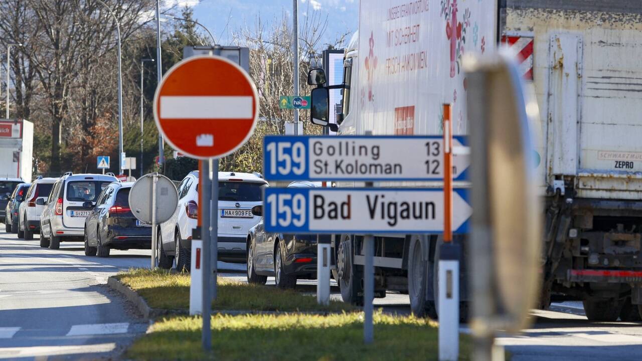 Stau gibt es auch in Hallein. 