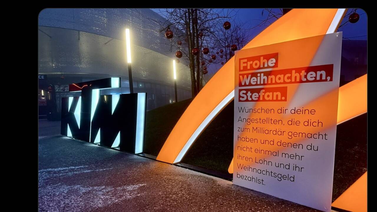 Auch Wandel-Chef Fayad Mulla teilte das Foto auf X. Die Partei dementiert eine direkte Urheberschaft, aber nicht, dass ein Wandel-Sympathisant aus der KTM-Belegschaft dahinterstecken könnte. Jedenfalls teile man die Botschaft des Plakats. 