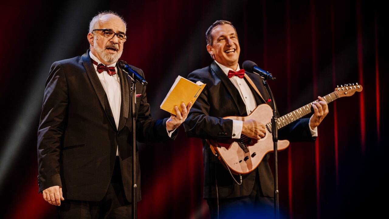 „Schlageranfall“ mit Michael Niavarani und Viktor Gernot.   „Schlageranfall“ mit Michael Niavarani und Viktor Gernot.