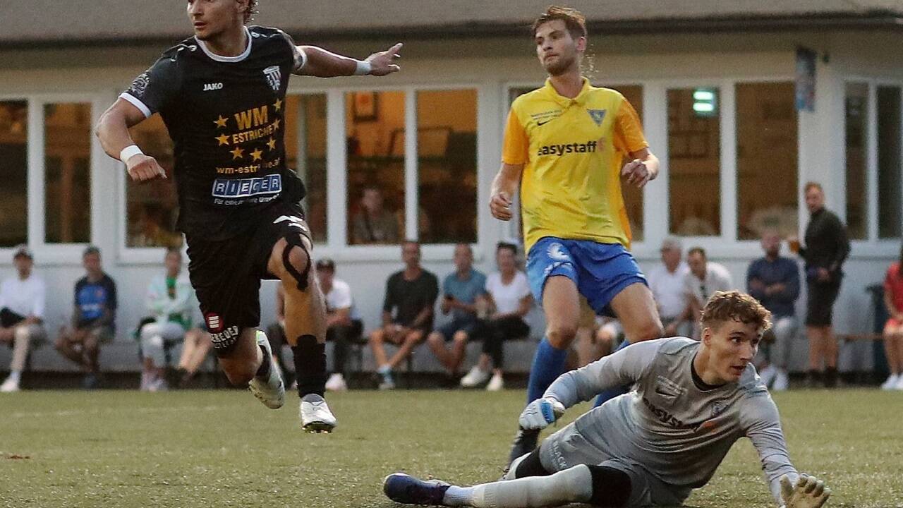Fabian Oshowski (rechts) hielt im Herbst fünf Mal in der Salzburger Liga. 