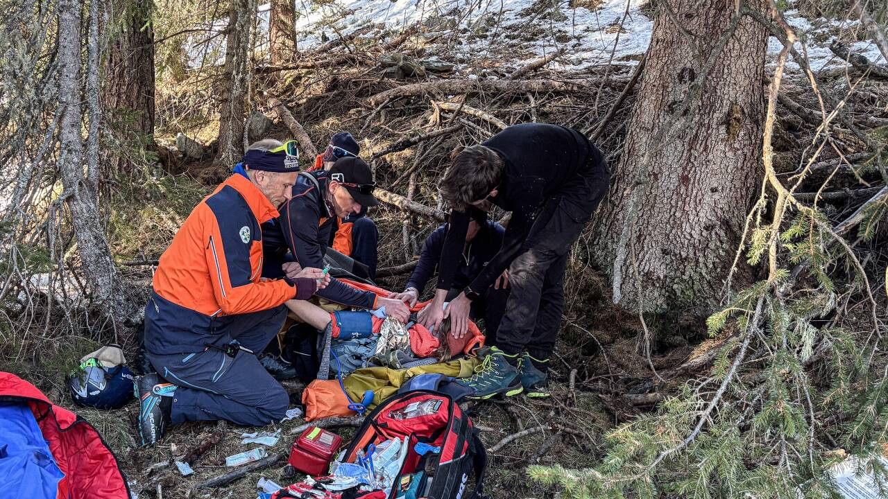 Nach einer Erstversorgung wurde die verletzte Urlauberin von den Tamsweger Bergrettern geborgen – und wenig später im Tal dem Roten Kreuz übergeben.<br /> <br /> 