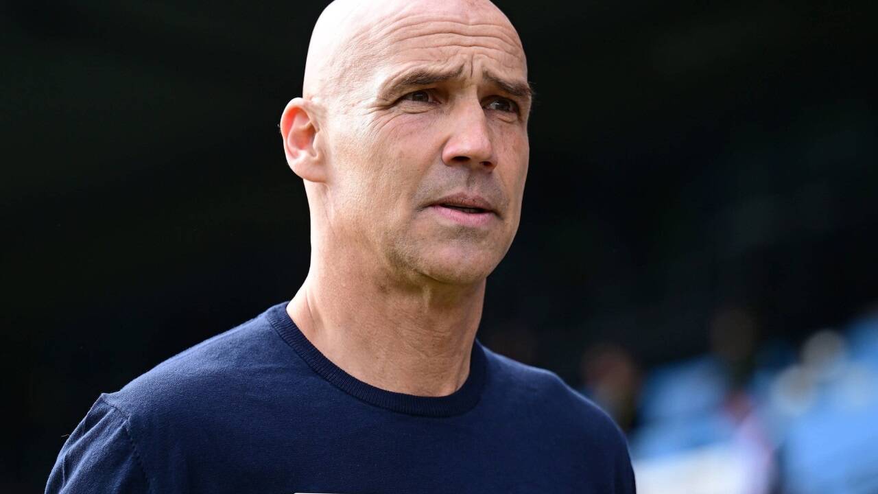 Thomas Letsch bittet zum ersten Mannschaftstraining. 