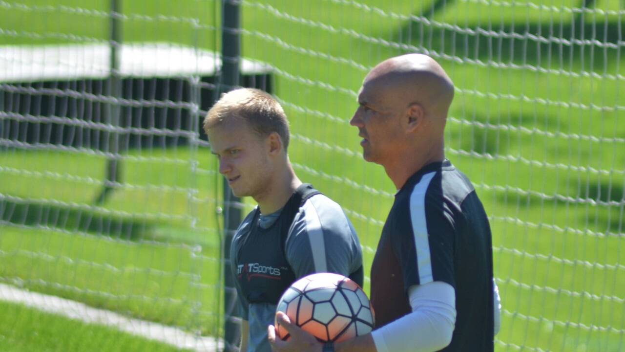 SN-Redakteur Michael Switil als ambitionierter Nachwuchsspieler beim FC Liefering unter Trainer Thomas Letsch.   SN-Redakteur Michael Switil als ambitionierter Nachwuchsspieler beim FC Liefering unter Trainer Thomas Letsch.