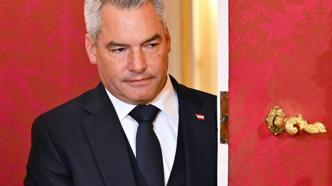 Der scheidende Bundeskanzler bei Bundespräsident Van der Bellen. Karl Nehammer geht auch als ÖVP-Chef.  