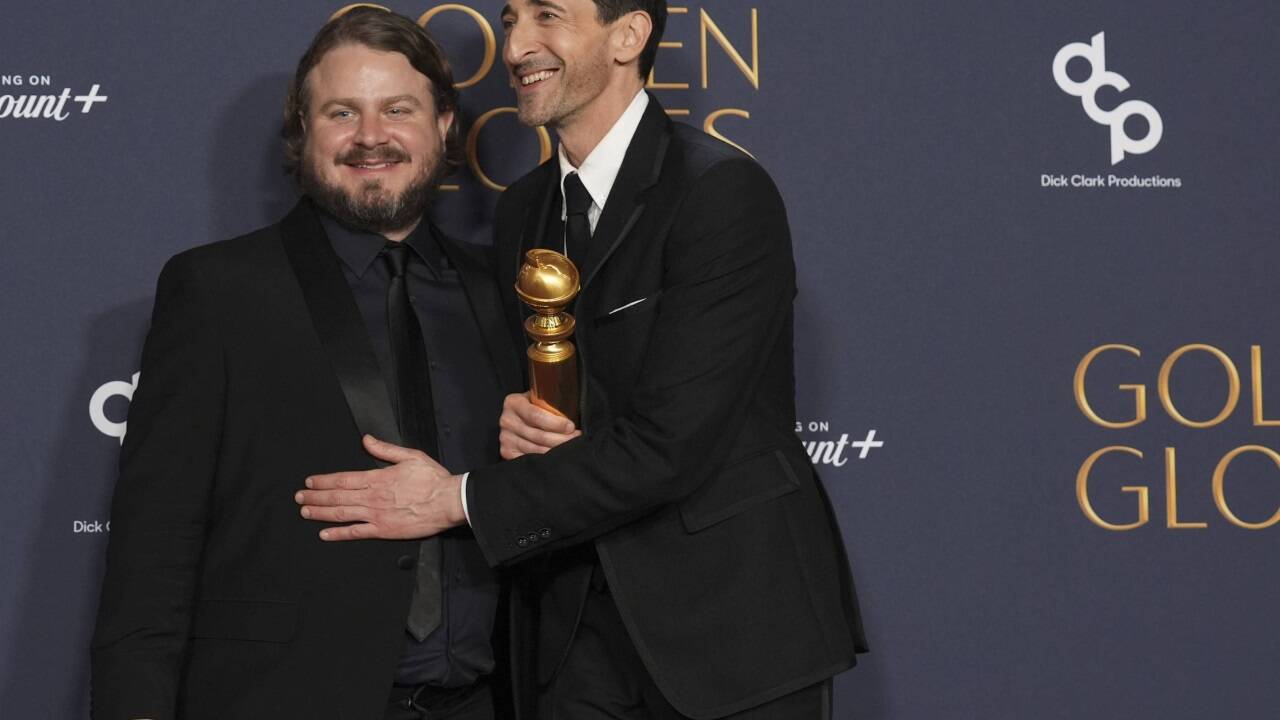 Viele Preise für „The Brutalist“: Regisseur Brady Corbet und bester Hauptdarsteller Adrian Brody (r.). 