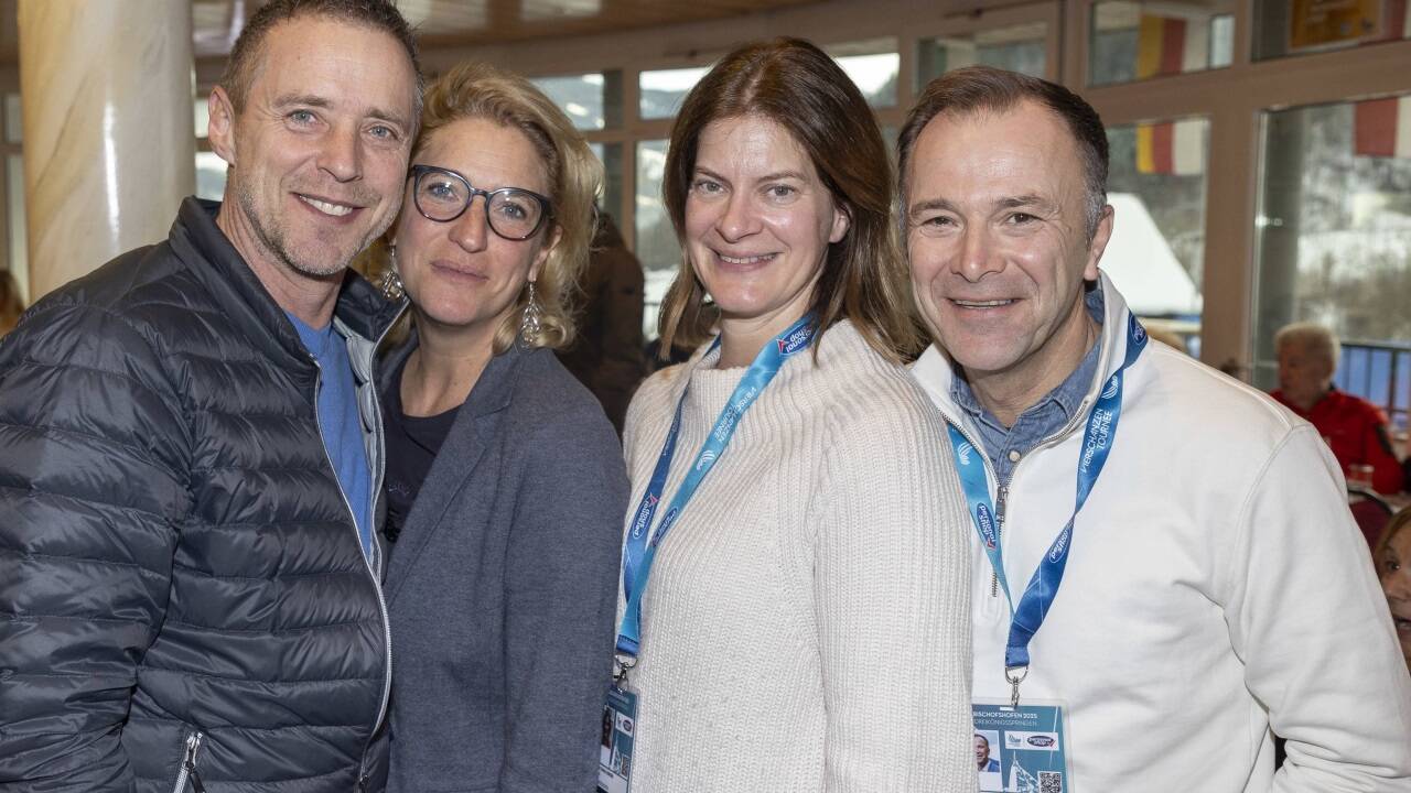 Eindrücke vom Finale der Vierschanzentournee in Bischofshofen. AK-Präsident Peter Eder mit Gattin Alexandra und Bürgermeister (Stadt Salzburg) Bernhard Auinger mit Gattin Marie-Christin. 