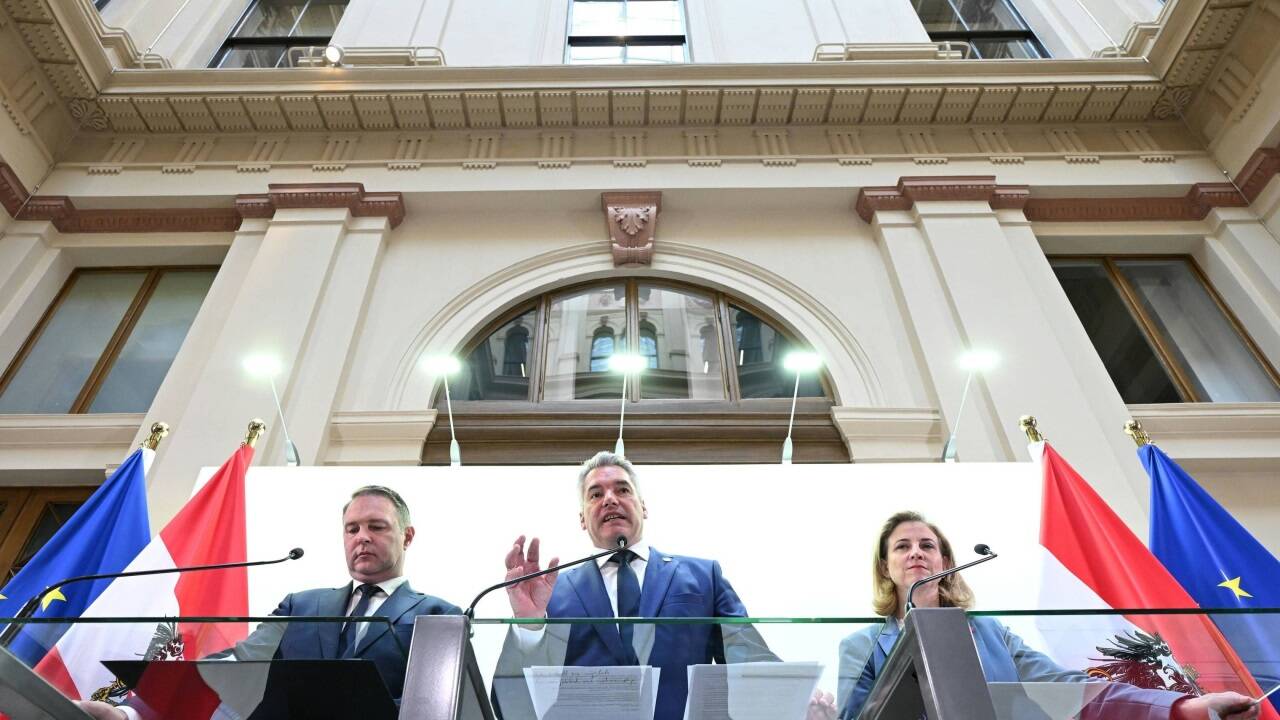 Die Verhandlungen zwischen ÖVP, SPÖ und Neos waren von Beginn an schwierig.   Die Verhandlungen zwischen ÖVP, SPÖ und Neos waren von Beginn an schwierig.