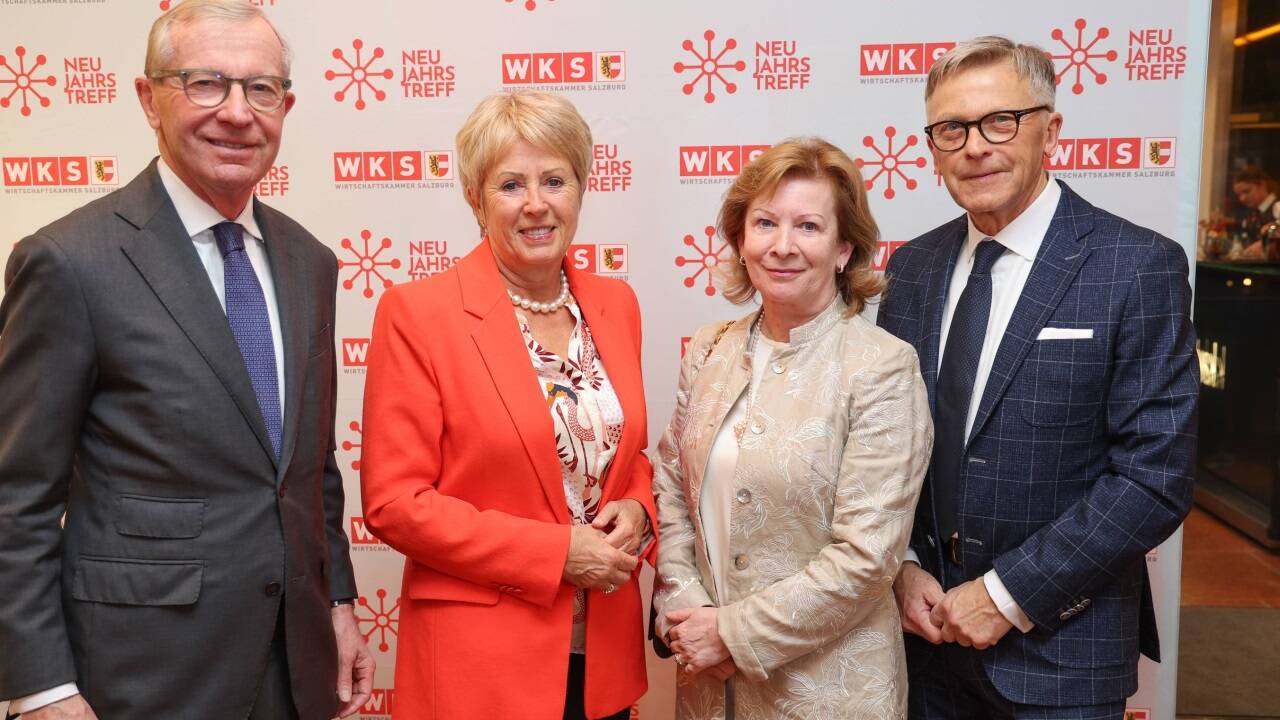 Neujahrstreff der Wirtschaftskammer: LH Wilfried Haslauer und WKS-Präsident Peter Buchmüller mit den WKS-Vizepräsidentinnen Andrea Stifter und Marianne Kusejko. 