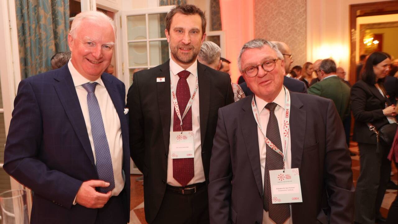 ÖVP-Vizebgm. Flo Kreibich, RK-Kommandant Stefan Herbst und Ärztekammer-Präsident Karl Forstner.  