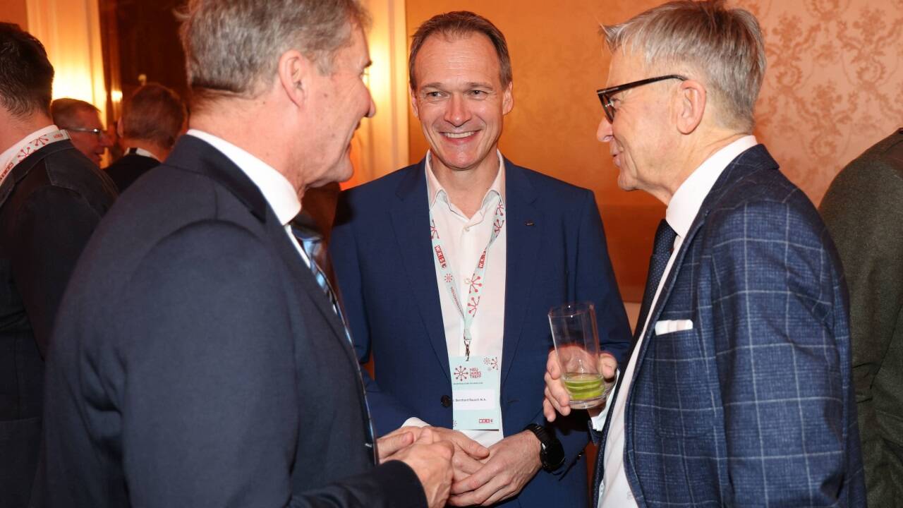 WKS-Präsident Peter Buchmüller im Gespräch mit Polizeidirektor Bernhard Rausch und WKS-Direktor Manfred Pammer.  