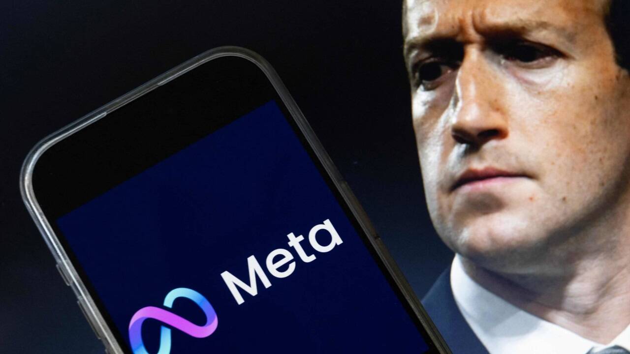 Meta-Chef Mark Zuckerberg schlägt bei der Umsetzung seiner neuen Regeln für Facebook Kritik aus Europa entgegen. Meta-Chef Mark Zuckerberg schlägt bei der Umsetzung seiner neuen Regeln für Facebook Kritik aus Europa entgegen.