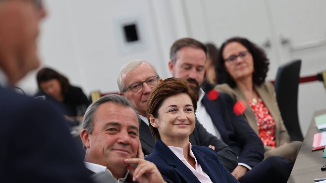 Der schwarz-blauen Landesregierung steht ein Wechsel an der Spitze bevor. Im Bild: FPÖ-Landesrat Christian Pewny, LH-Stv. Marlene Svazek (FPÖ), LH Wilfried Haslauer, LH-Stv. Stefan Schnöll (ÖVP) und Landesrätin Daniela Gutschi (ÖVP).  