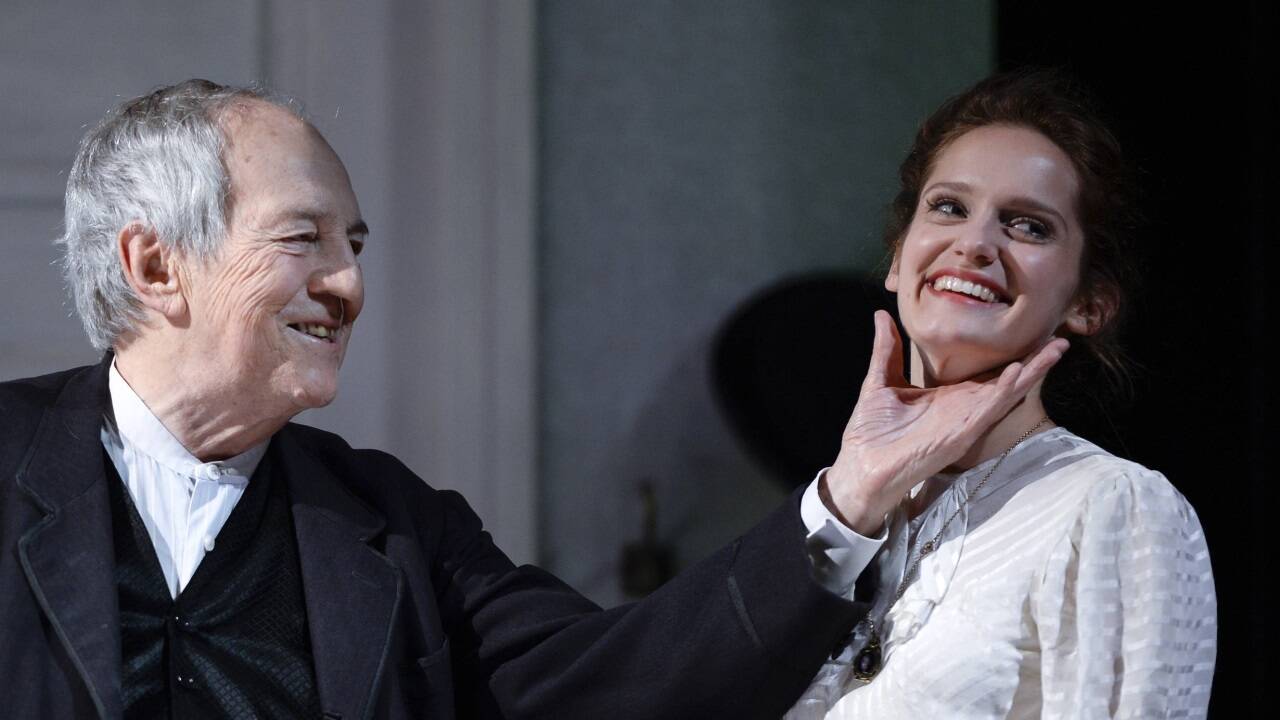 2014 als „Hans Weiring“ mit Alma Hasun als „Christine“ in „Liebelei“ im Josefstadt-Theater. 