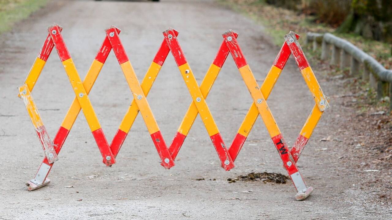Achtung vor herabfallenden Ästen (Archivbild).   Achtung vor herabfallenden Ästen (Archivbild).