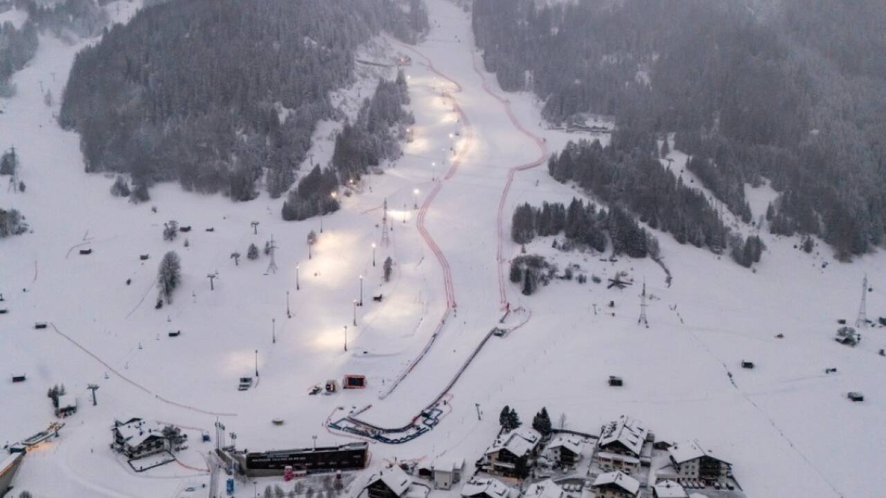 Zu viel Neuschnee auf der Karl-Schranz-Piste 