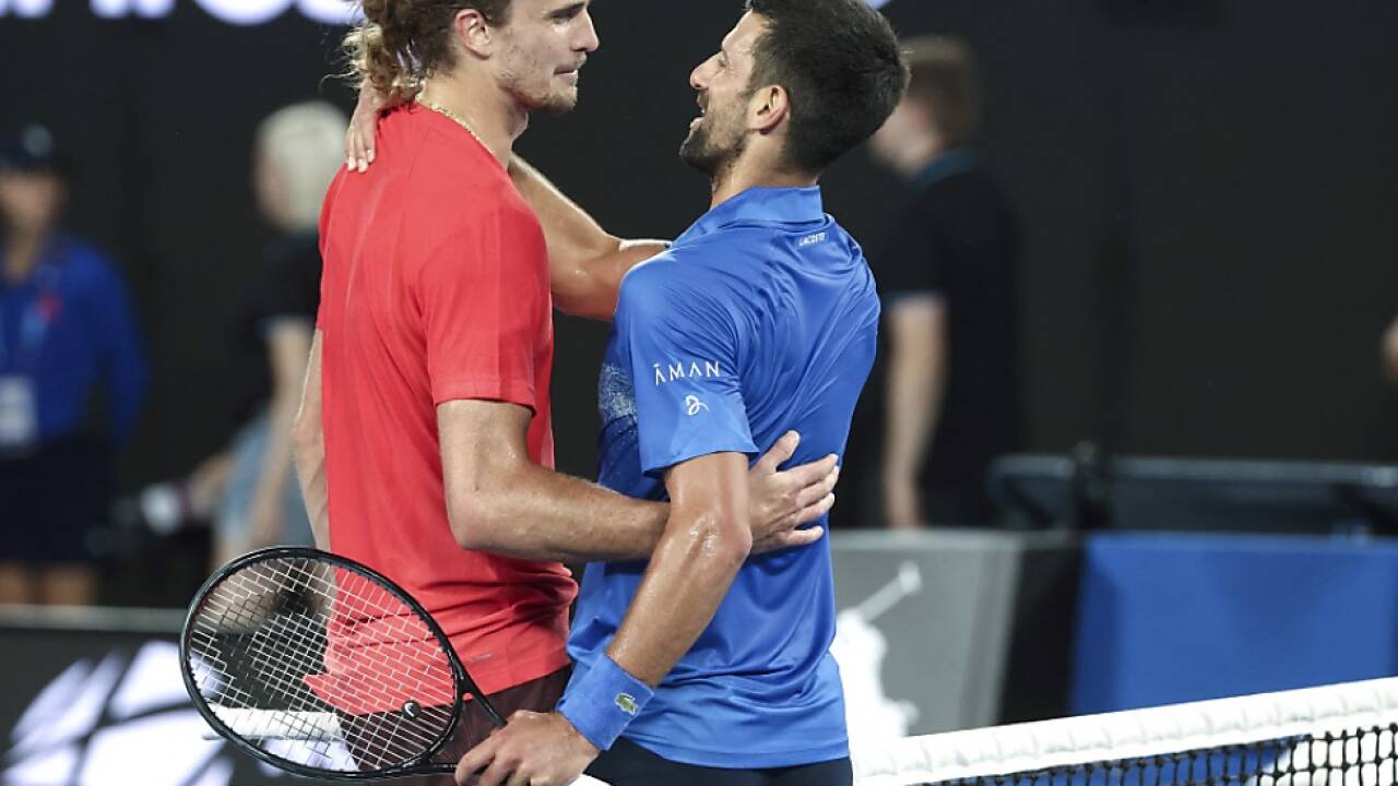 Novak Djokovic/r. mit Anklage und Crash der PK von Alexander Zverev/l. 