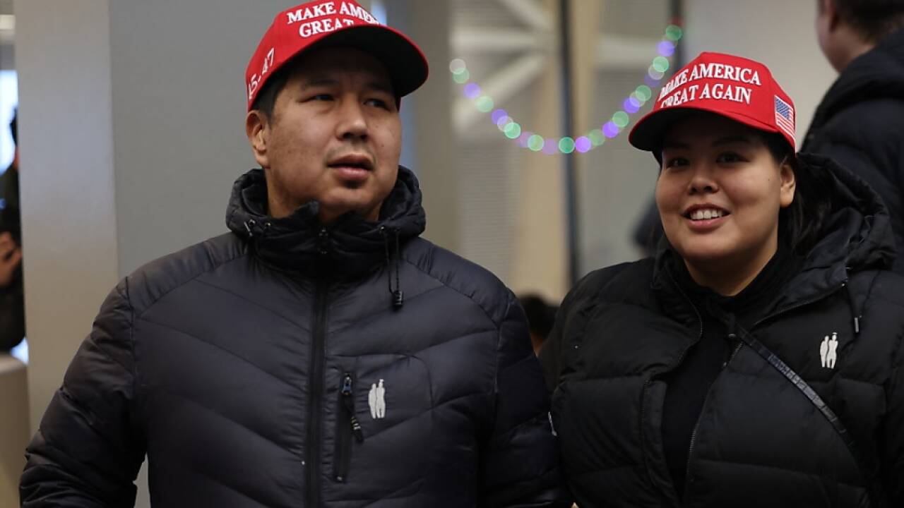 Einige Grönländer tragen bereits Trump-Schildkappen 