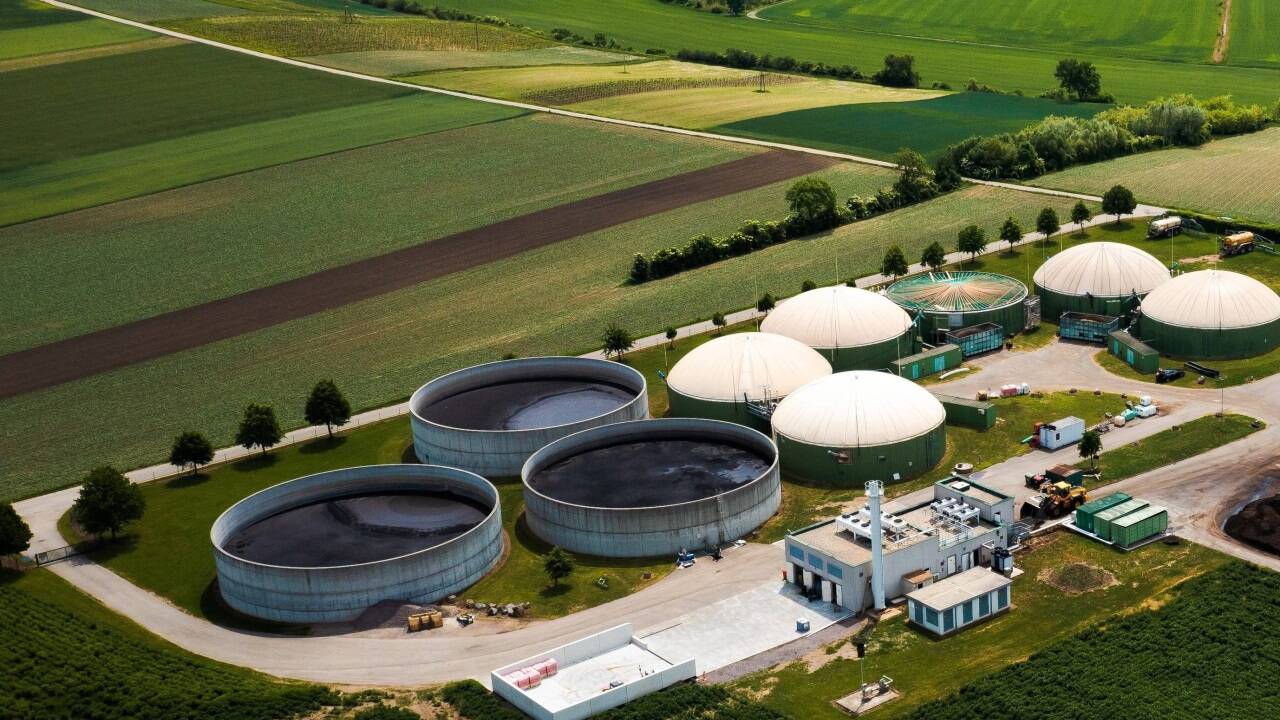 Biogasanlagen liefern rund um die Uhr gleichmäßig erneuerbare Energie, im Bild die Anlage der Firma Biopower in Retz in Niederösterreich. 