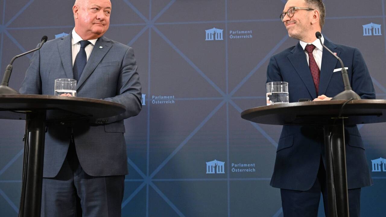 Schnelle Einigung: FPÖ und ÖVP schnüren ein Sparpaket.  Schnelle Einigung: FPÖ und ÖVP schnüren ein Sparpaket.