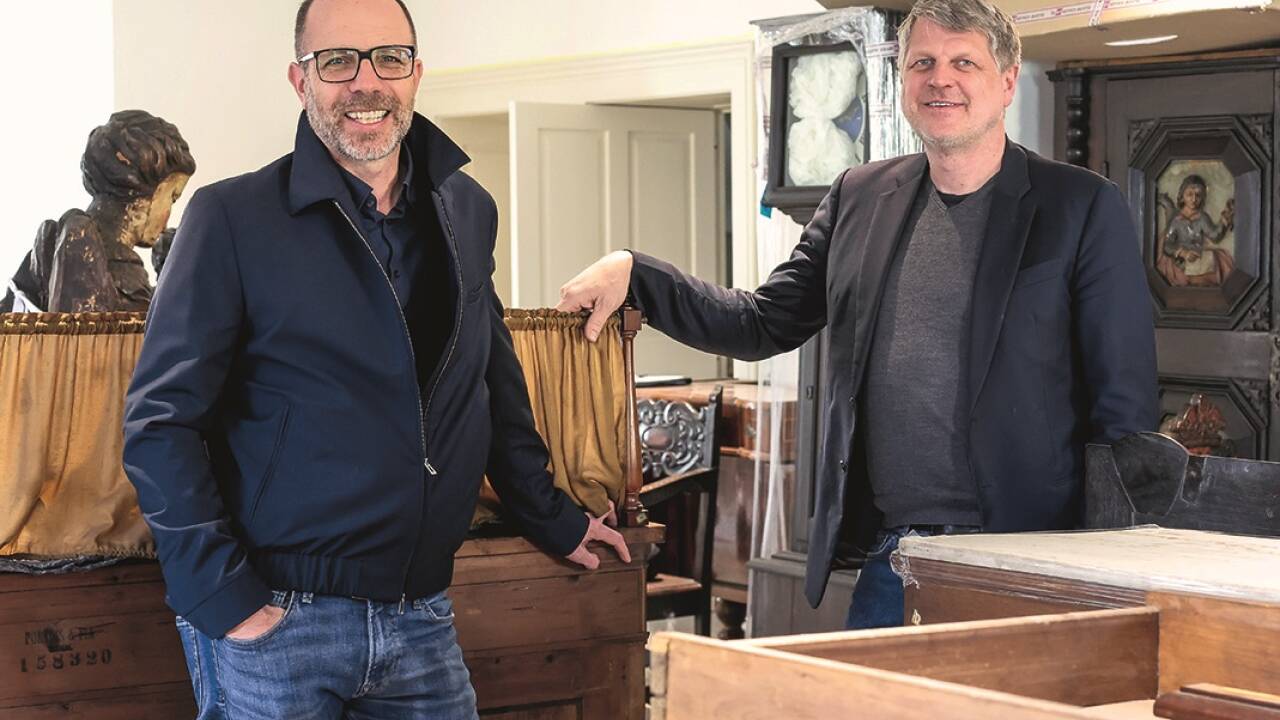 Die Architekten Christian Neureiter (l.) und Bernhard Schrattenecker, die Geschäftsführer SNP Architektur, auf der Baustelle der Lehár-Villa. 