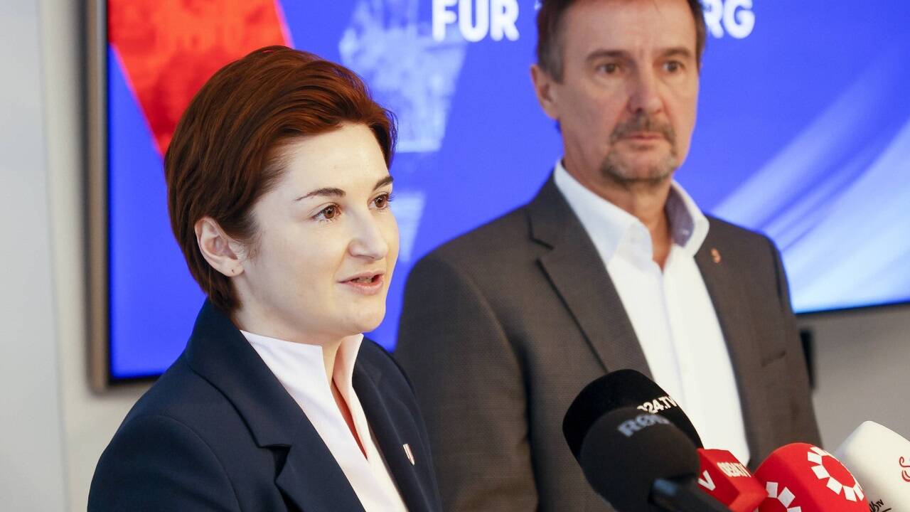 FPÖ-Landeschefin Marlene Svazek mit Landesrat Martin Zauner beim Pressegespräch der FPÖ Salzburg 'Stellungnahme der FPÖ zu geplantem LH-Wechsel der ÖVP in Salzburg' am Montag, 13. Jänner 2025, in Salzburg. 