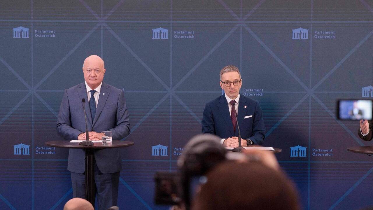 Der erste gemeinsame Auftritt von FPÖ-Chef Herbert Kickl und dem neuen ÖVP-Chef Christian Stocker.   Der erste gemeinsame Auftritt von FPÖ-Chef Herbert Kickl und dem neuen ÖVP-Chef Christian Stocker.