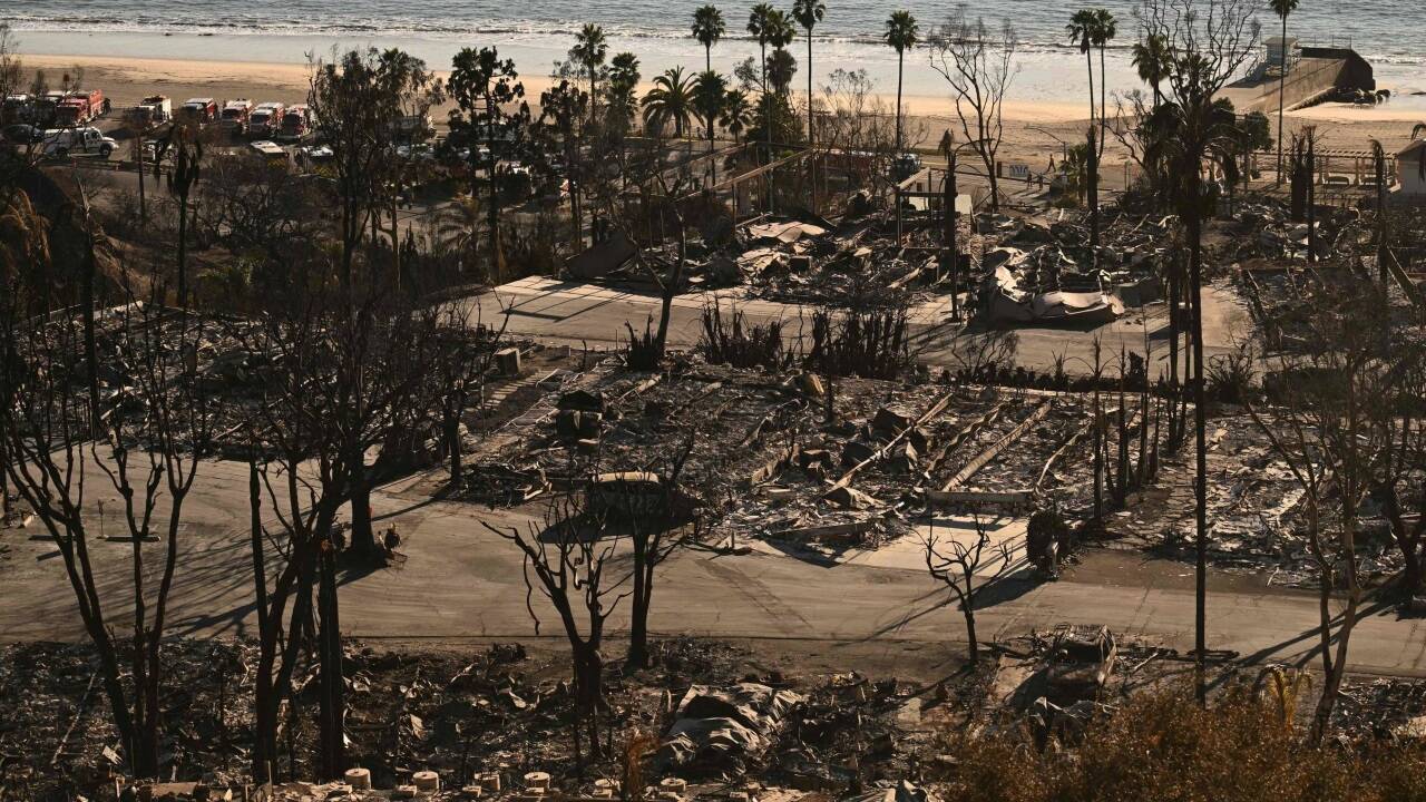 Einst eine schöne Siedlung nahe am Meer – nun total verwüstet: der Stadtteil Pacific Palisades in Los Angeles.  