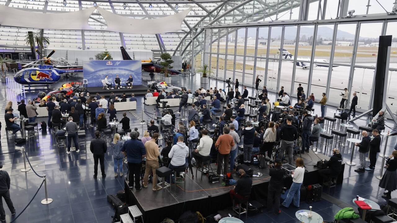 Journalisten aus aller Welt waren im Hangar-7 zu Gast.  