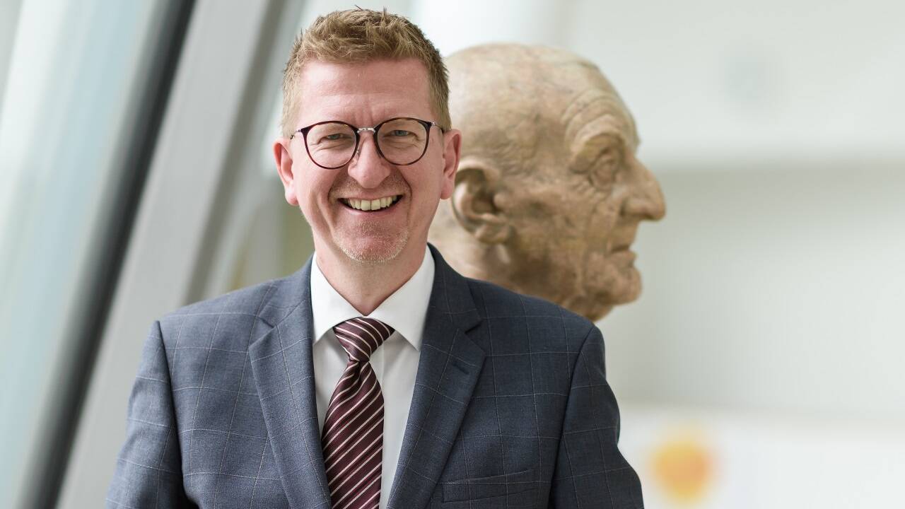 Martin Rummel (50) ist seit 2021 Rektor der Anton-Bruckner-Privatuniversität in Linz. Seit September 2024 ist er außerdem Vorsitzender der Österreichischen Privatuniversitätenkonferenz (ÖPUK).  