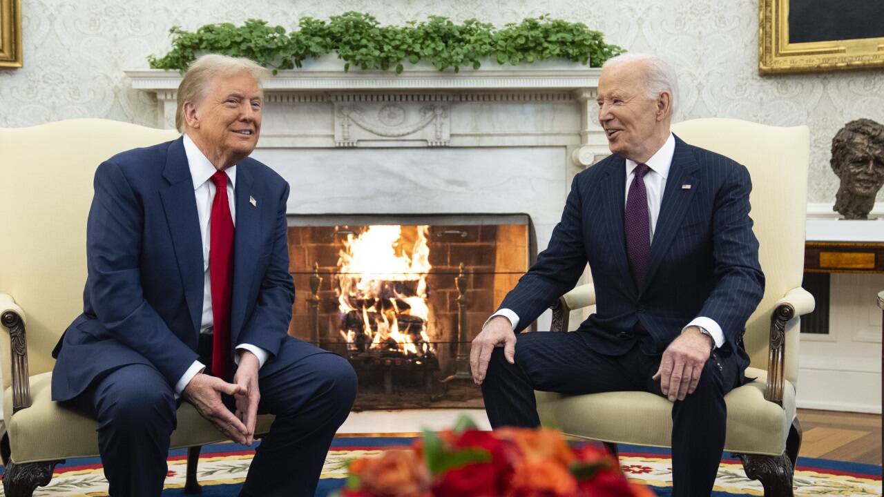 Ein seltenes Bild: Donald Trump und Joe Biden im Oval Office. Ein seltenes Bild: Donald Trump und Joe Biden im Oval Office.