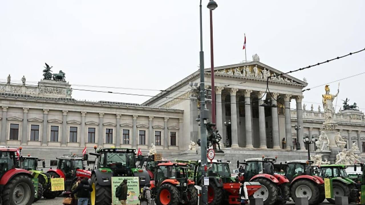 Bauern protestierten mit Traktoren vorm Hohen Haus Bauern protestierten mit Traktoren vorm Hohen Haus